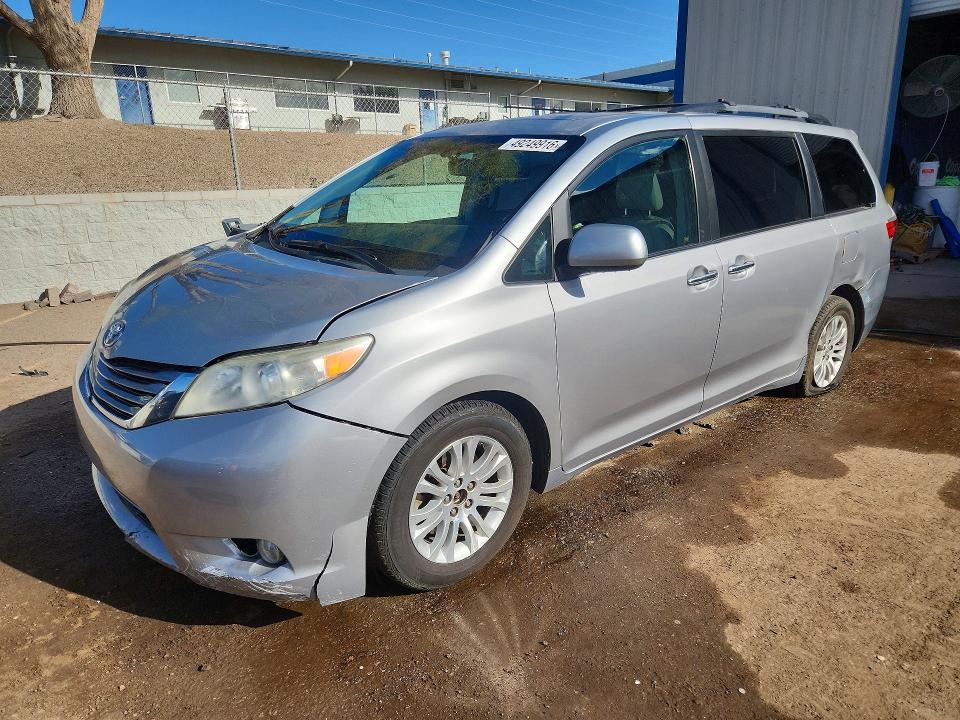 2015 TOYOTA SIENNA — VIN 5TDYK3DC5FS678168