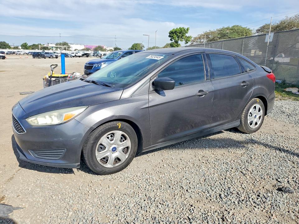 2015 FORD FOCUS — VIN 1FADP3E20FL256323