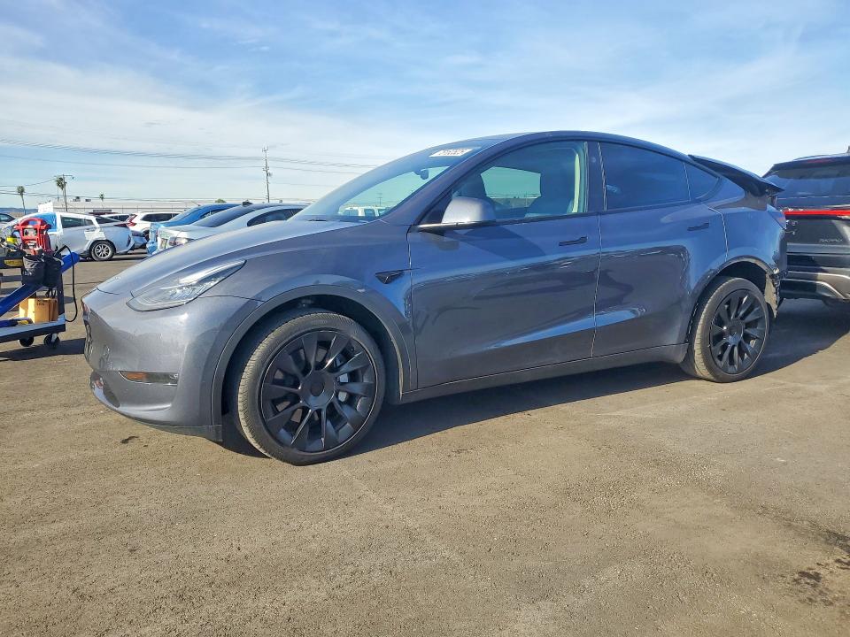 2023 TESLA MODEL Y — VIN 7SAYGDEE4PA135472