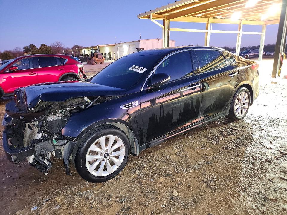 2018 KIA OPTIMA — VIN 5XXGU4L37JG185356