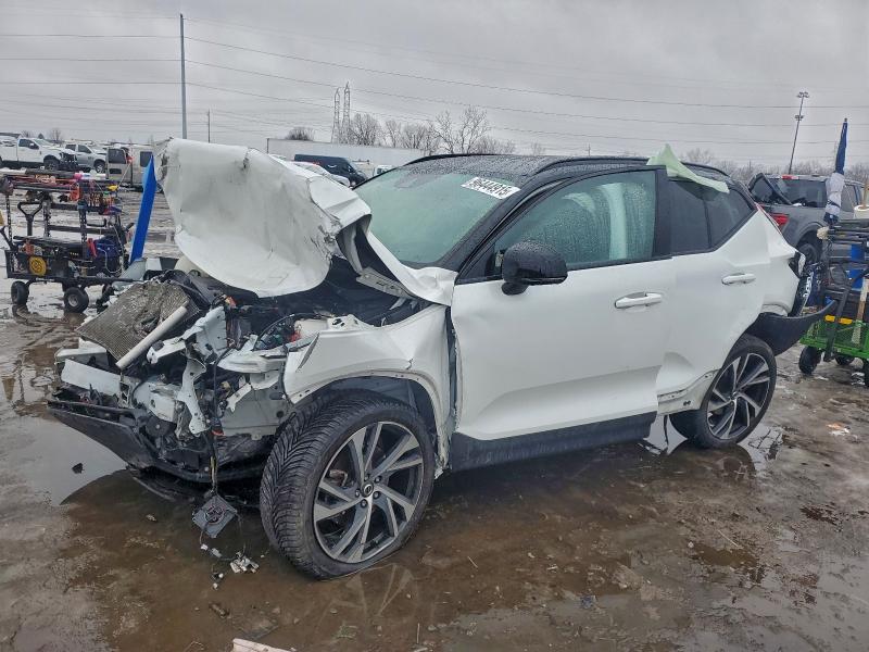 2019 VOLVO XC40 T5 R- — VIN YV4162UMXK2114541