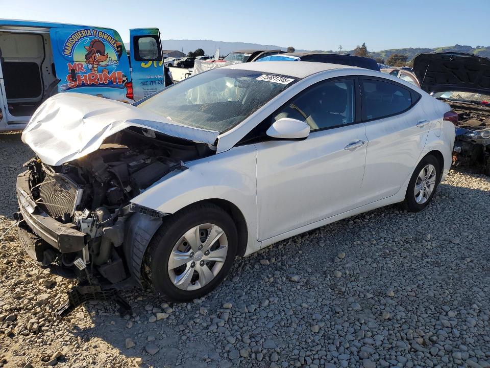 2016 HYUNDAI ELANTRA SE — VIN 5NPDH4AE9GH726318