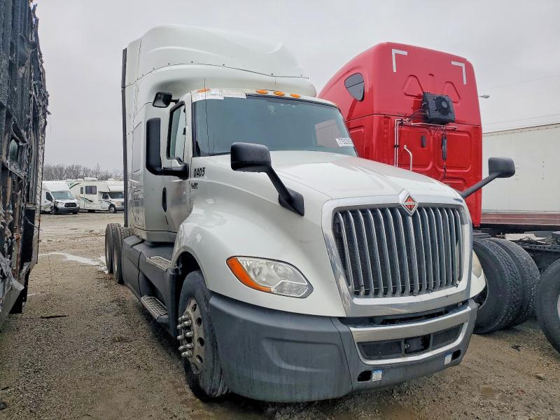 2018 INTERNATIONAL LT625 — VIN 3HSDZAPR8JN249695