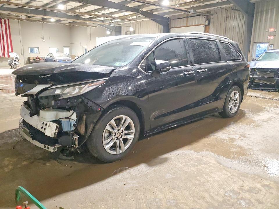 2022 TOYOTA SIENNA — VIN 5TDZRKEC1NS126982