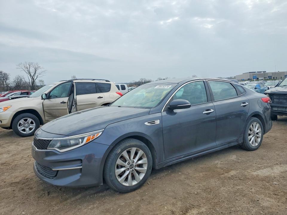 2017 KIA OPTIMA — VIN 5XXGT4L35HG123810