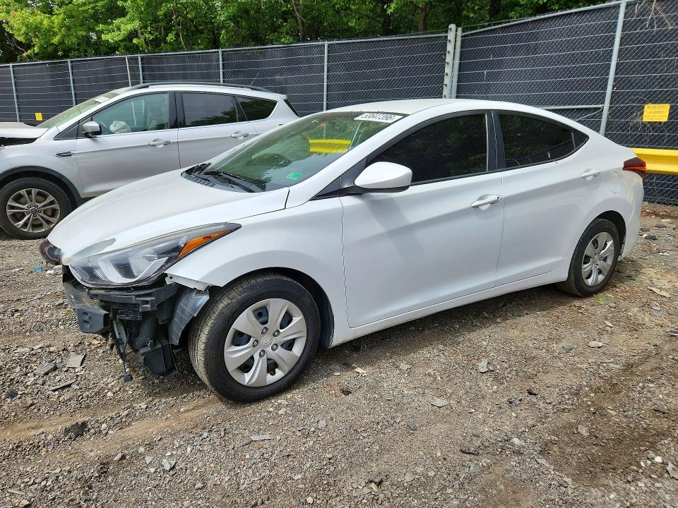 2016 HYUNDAI ELANTRA — VIN 5NPDH4AE8GH738556