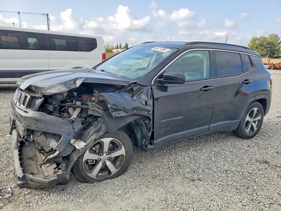 2019 JEEP COMPASS — VIN 3C4NJCBB4KT637496