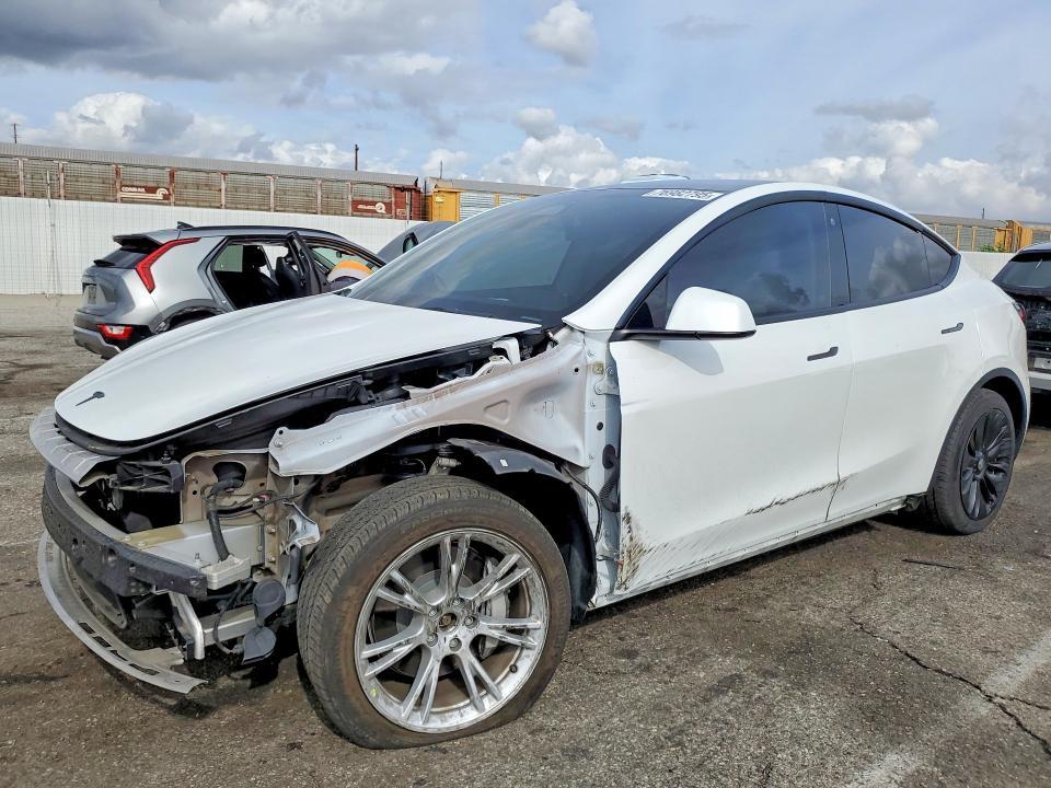2022 TESLA MODEL Y — VIN 7SAYGDEE8NF572892