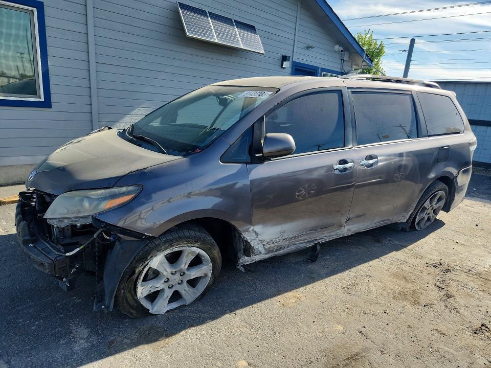 2015 TOYOTA SIENNA — VIN 5TDXK3DC3FS597570