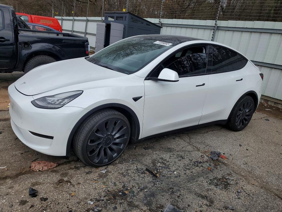 2021 TESLA MODEL Y — VIN 5YJYGDEE3MF131070