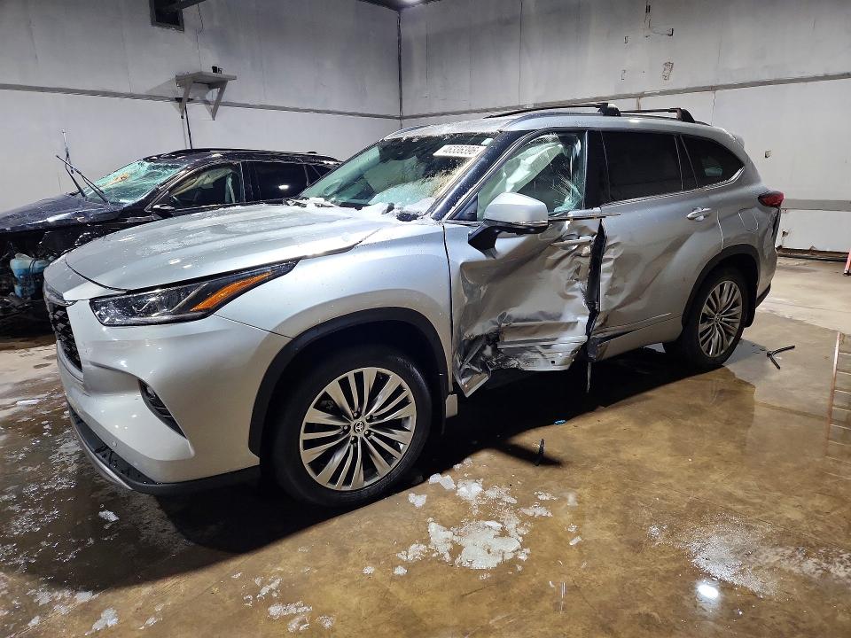 2023 TOYOTA HIGHLANDER HYBRID — VIN 5TDEBRCH8PS116852