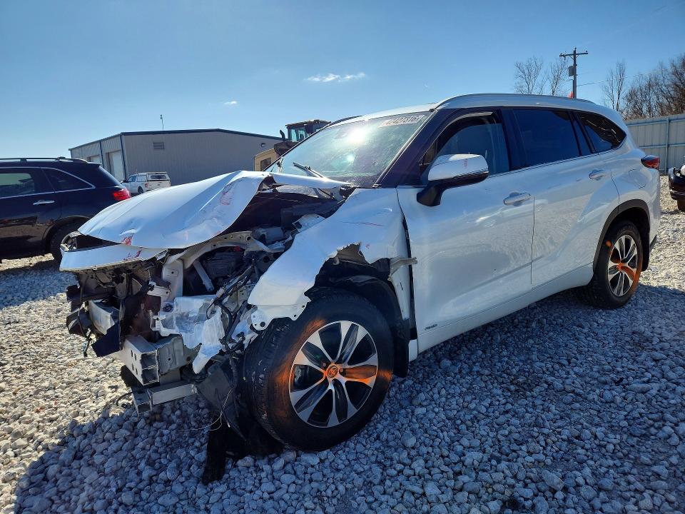2022 TOYOTA HIGHLANDER HYBRID — VIN 5TDGBRCH8NS543423