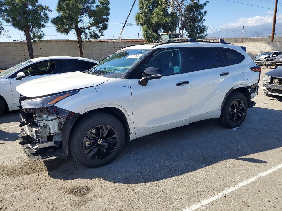 2024 TOYOTA HIGHLANDER HYBRID — VIN 5TDKARAH1RS534620
