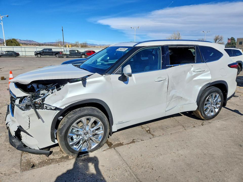 2026 TOYOTA HIGHLANDER HYBRID — VIN 5TDXBRCH3TS705181