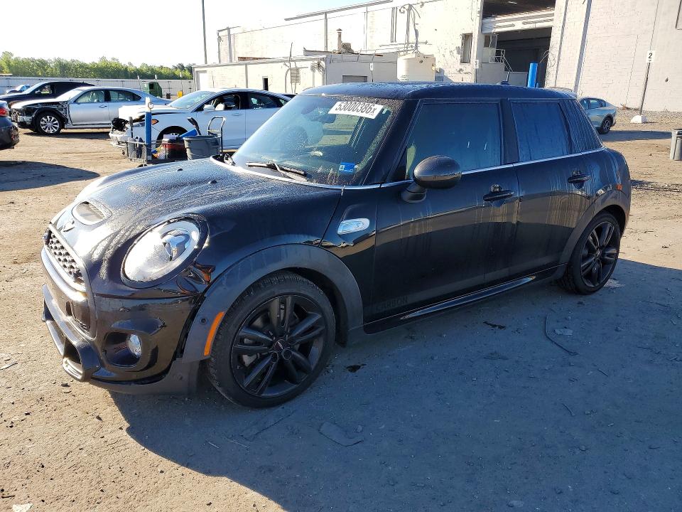 2018 MINI COOPER — VIN WMWXU3C57J2F51107