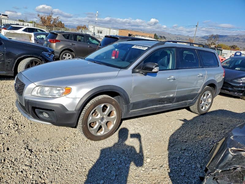 2016 VOLVO XC70 T5 CL — VIN YV440MBX2G1256855