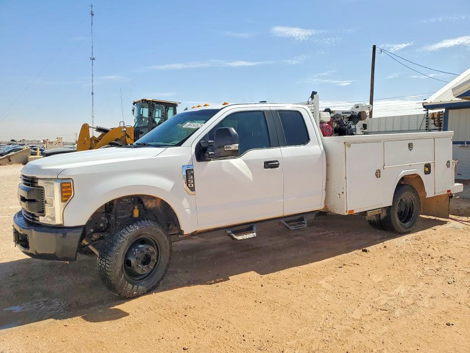 2018 FORD F350 — VIN 1FD8X3H61JEC27125