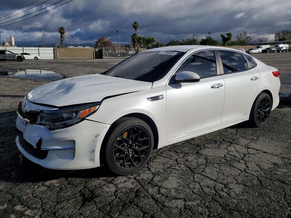2018 KIA OPTIMA — VIN 5XXGT4L33JG239206