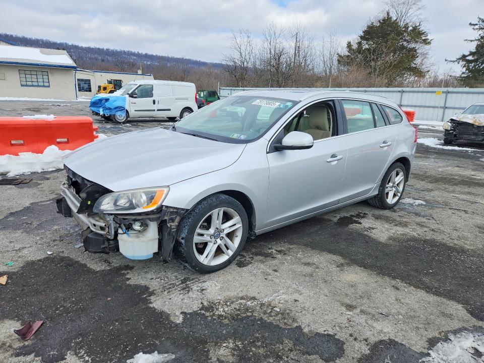 2015 VOLVO V60 PREMIE — VIN YV126MEC5F1195964