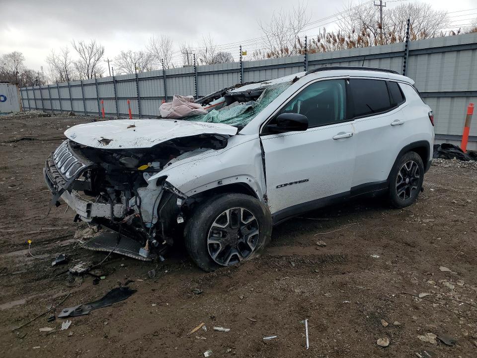 2022 JEEP COMPASS — VIN 3C4NJCBB0NT137260