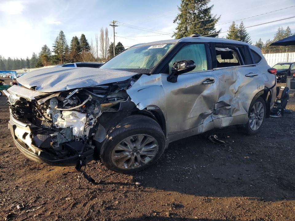 2022 TOYOTA HIGHLANDER HYBRID — VIN 5TDXBRCH4NS556184
