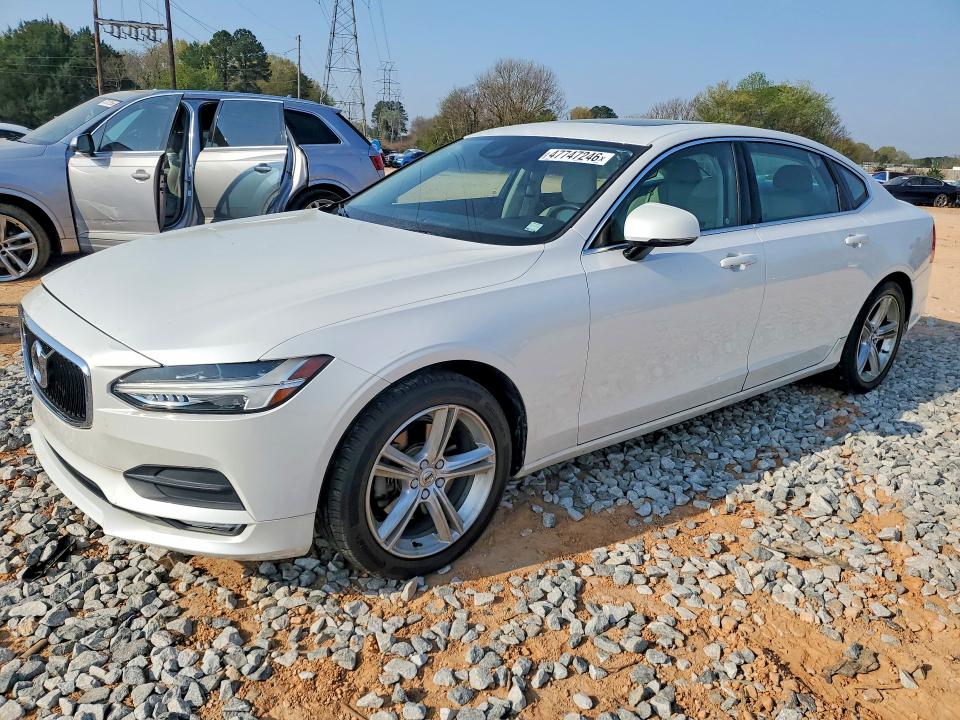 2018 VOLVO S90 — VIN LVY982MK8JP034597