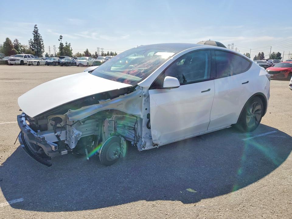 2026 TESLA MODEL Y — VIN 7SAYGDEE4TF526263