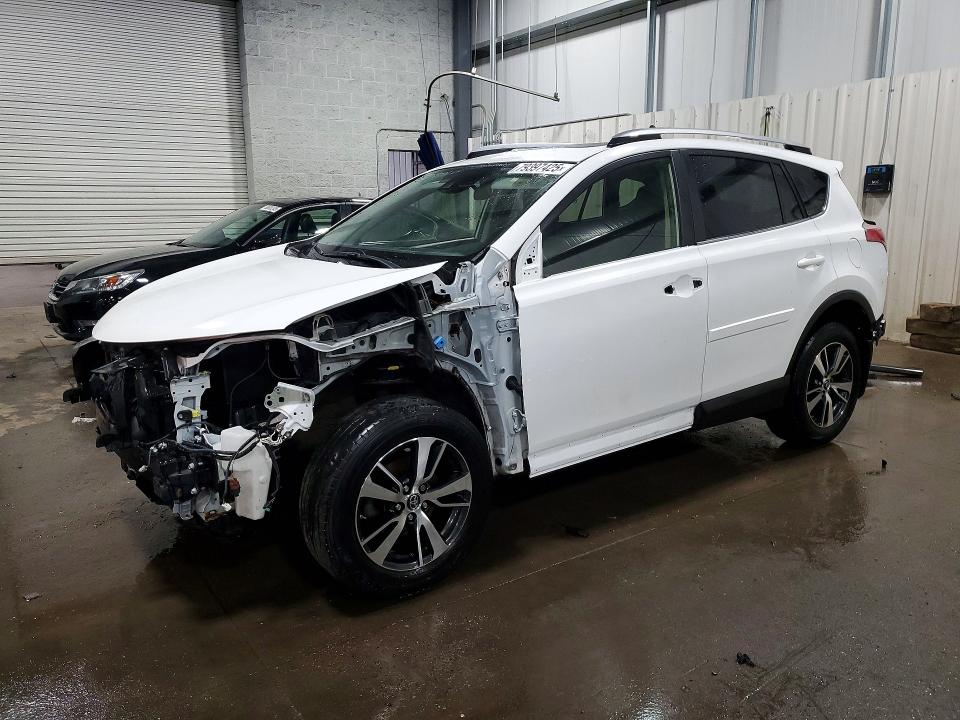 2017 TOYOTA RAV4 — VIN JTMRFREV0HD221116