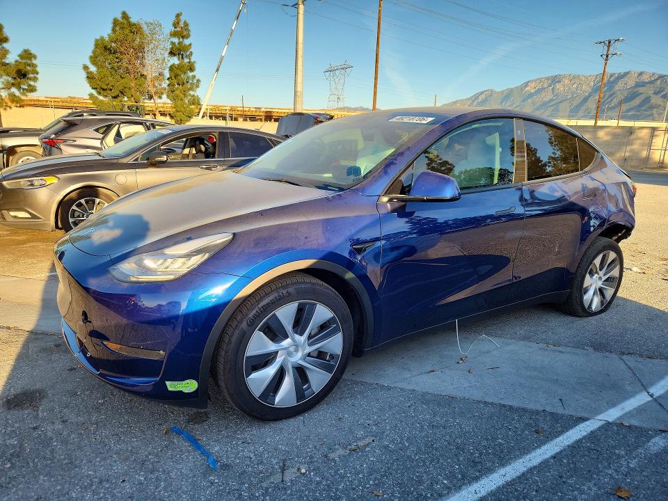 2023 TESLA MODEL Y — VIN 7SAYGDEE4PA102617