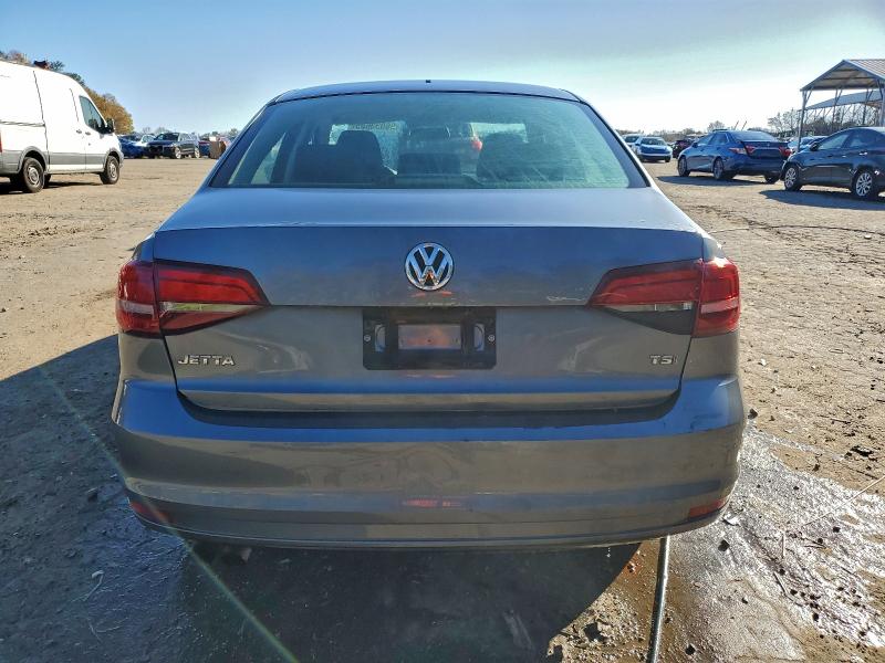 3VW2B7AJXHM341818