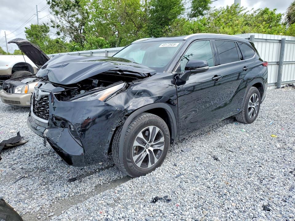2022 TOYOTA HIGHLANDER — VIN 5TDHZRAHXNS101598