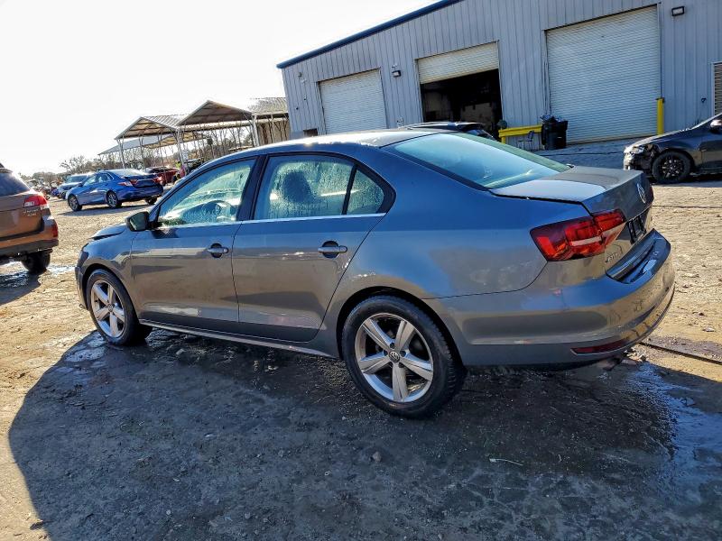 3VW2B7AJXHM341818