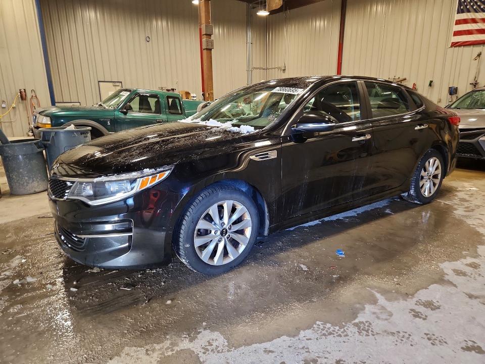 2017 KIA OPTIMA — VIN 5XXGT4L38HG160821