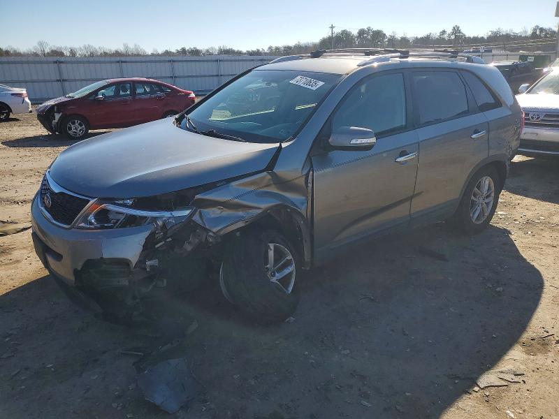 2015 KIA SORENTO LX — VIN 5XYKT4A72FG568319