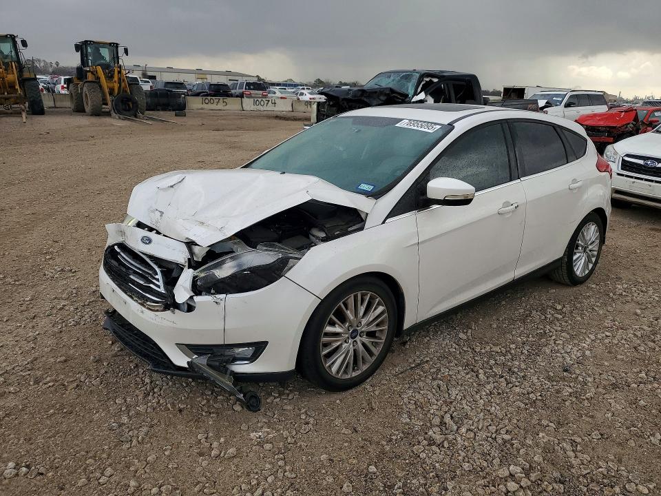 2015 FORD FOCUS — VIN 1FADP3N20FL323471