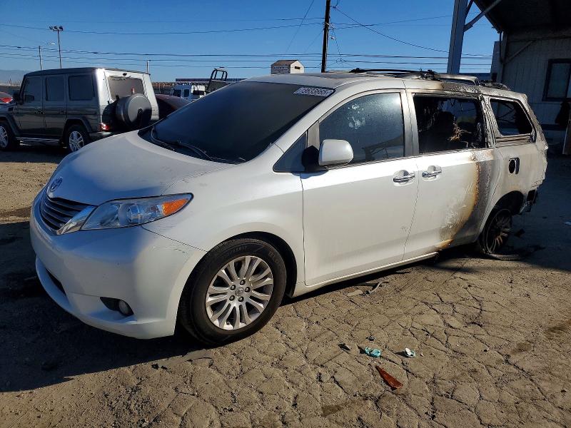 2015 TOYOTA SIENNA — VIN 5TDYK3DC7FS552183