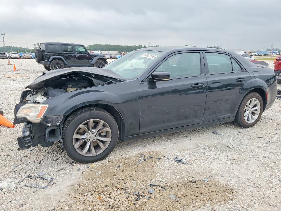 2015 CHRYSLER 300 — VIN 2C3CCAAG4FH792801