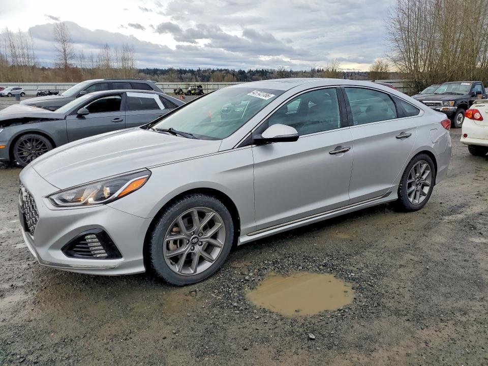 2018 HYUNDAI SONATA — VIN 5NPE34AB4JH611075