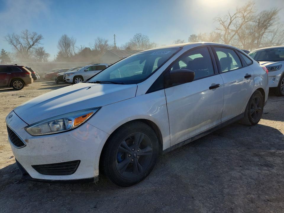 2015 FORD FOCUS — VIN 1FADP3E24FL220084