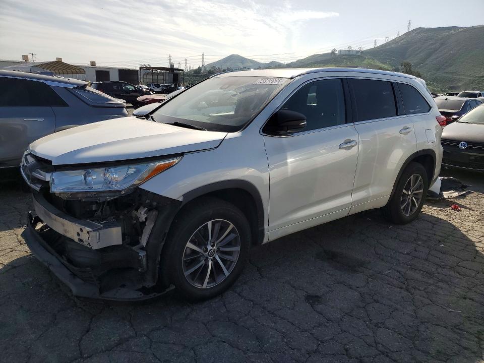 2018 TOYOTA HIGHLANDER — VIN 5TDKZRFH1JS538429