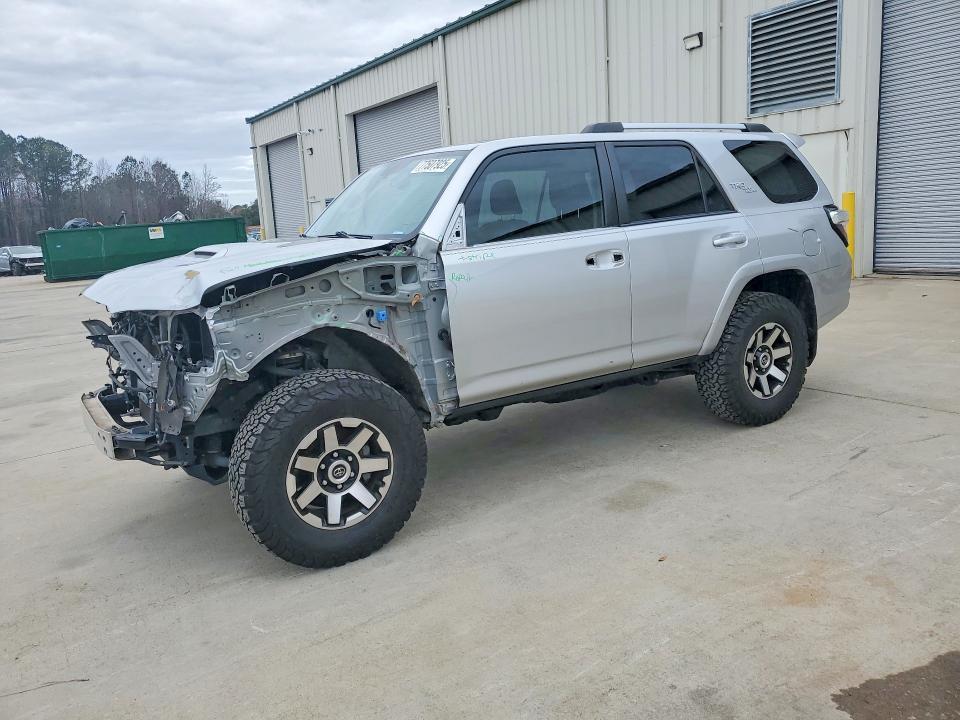 2018 TOYOTA 4RUNNER — VIN JTEBU5JR8J5559884