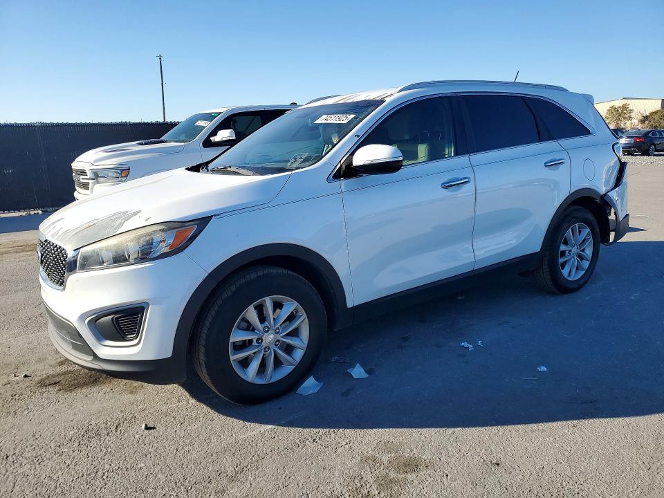 2017 KIA SORENTO LX — VIN 5XYPG4A33HG230096