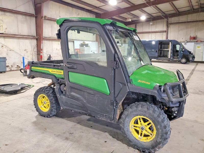 2023 JOHN DEERE XUV835R — VIN 1M0835RAHNM050202