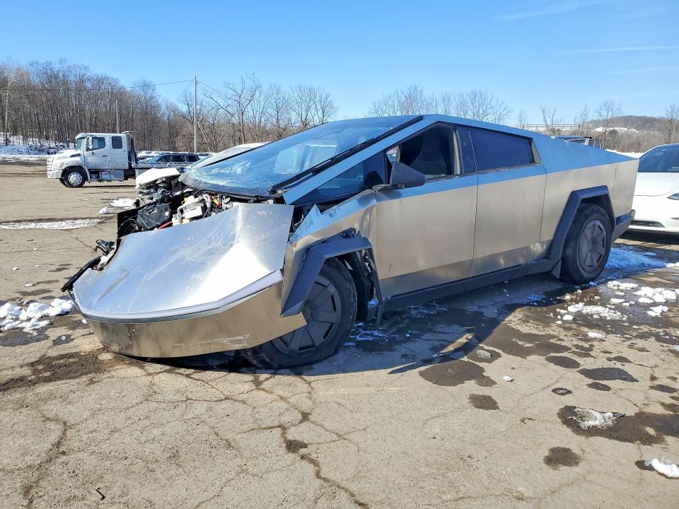 2024 TESLA CYBERTRUCK — VIN 7G2CEHEDXRA056755