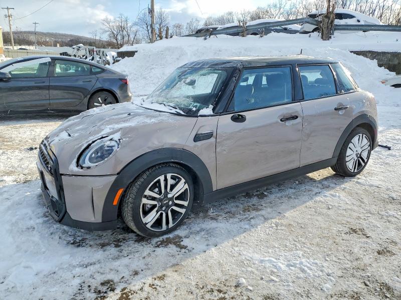 2024 MINI COOPER — VIN WMW53DK07R2V77110