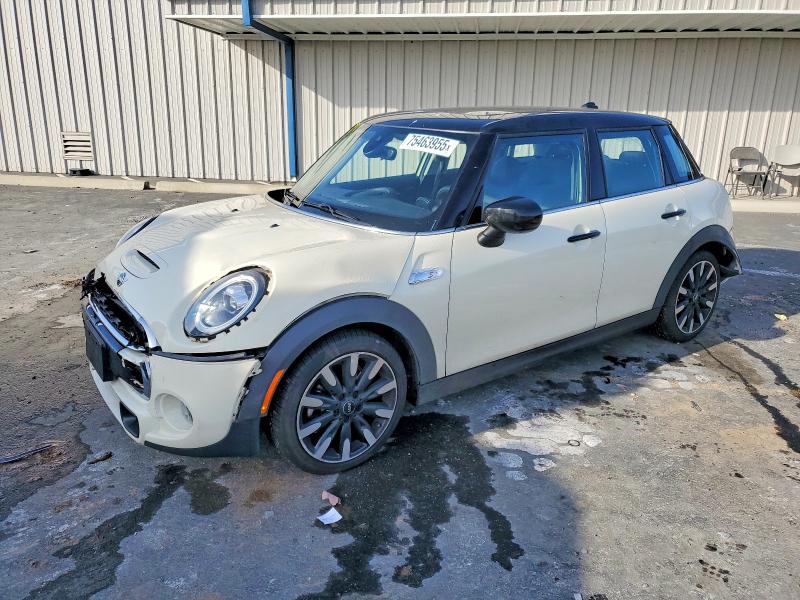 2020 MINI COOPER — VIN WMWXU9C0XL2M12211