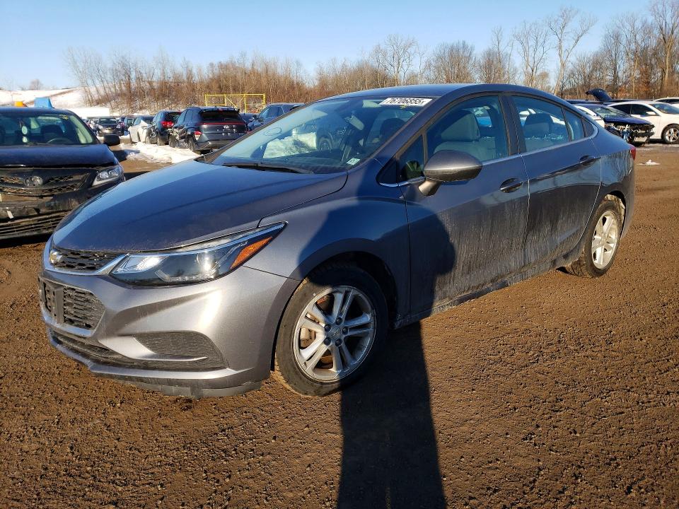 2018 CHEVROLET CRUZE — VIN 1G1BE5SM5J7246227