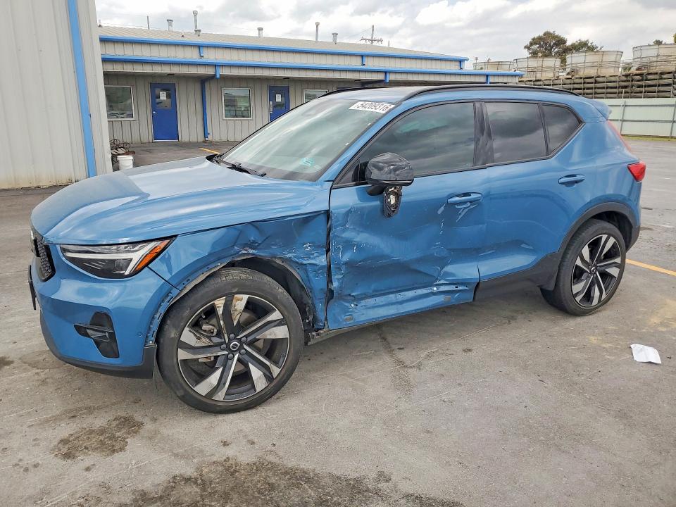2023 VOLVO XC40 — VIN YV4L12UX2P2023689