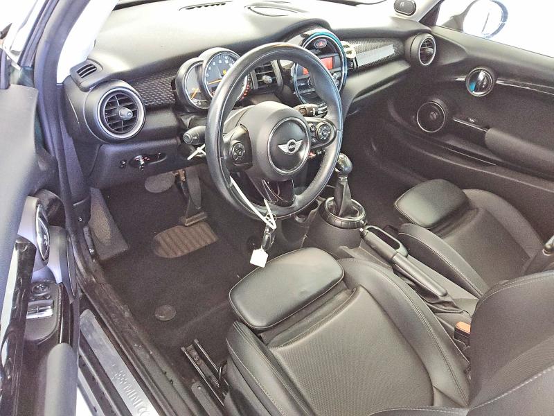 WMWXP7C57F2A38932