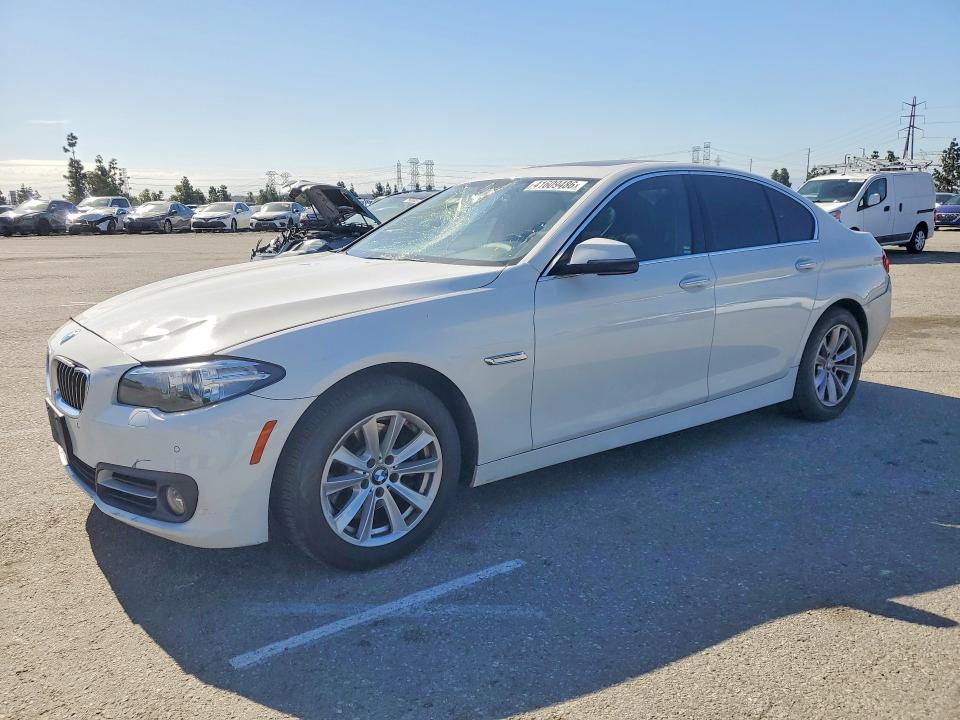 2016 BMW 528 — VIN WBA5A5C59GG353889
